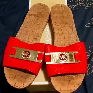 MICHAEL KORS WARREN SLIDE MANDARIN GOLD MK LOGO